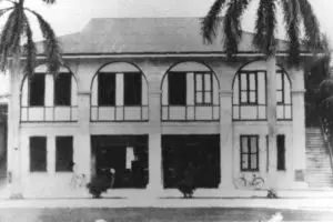 The second floor of the Robert Coontz Building in Hagåtña housed the Island Court and judges chambers, 1929. Bradley Collection/Micronesian Area Research Center (MARC)