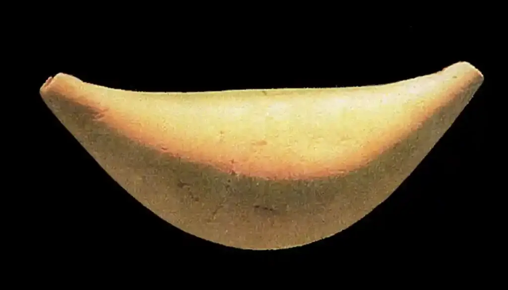 A sinahi is a crescent moon shaped pendant worn by the high class members of society as a sign of status. Photo courtesy of Dr. Judy Flores.