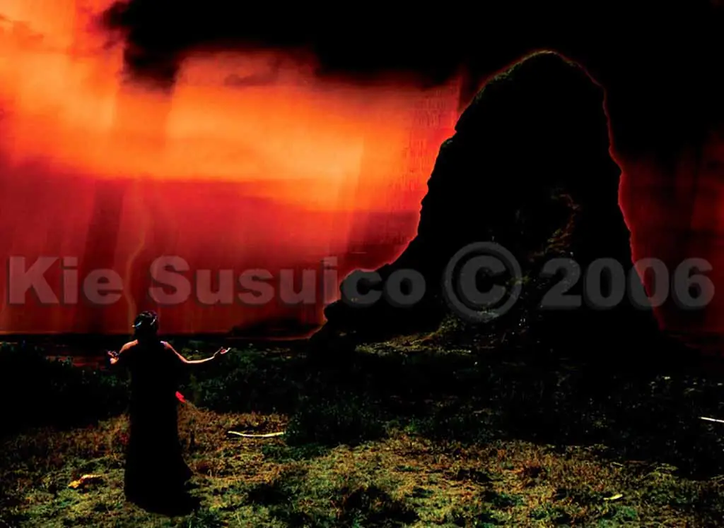 Gi tinituhon, or in the beginning, is a digital photo synthesis created in 2006.