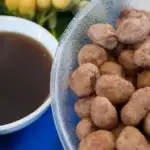 Bo&ntilde;elos d&aring;gu or bu&ntilde;elos d&aring;gu with syrup