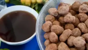 Boñelos dågu or buñelos dågu with syrup