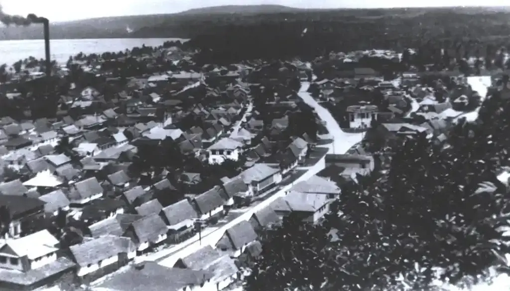 Lujan House located in the heart of Hagåtña. Micronesian Area Research Center (MARC) collection.