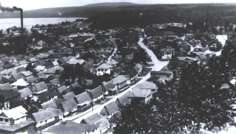 Lujan House located in the heart of Hagåtña. Micronesian Area Research Center (MARC) collection.