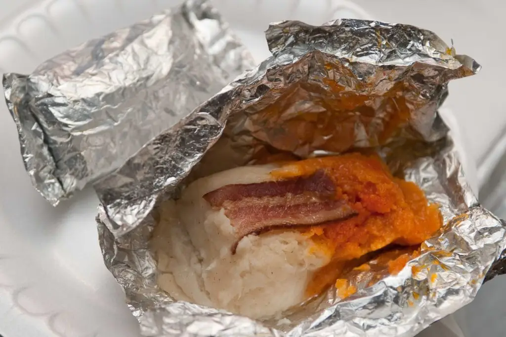 Tamales Gisu: Red and White Tamales