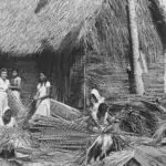 Women Thatching, Agat 1945