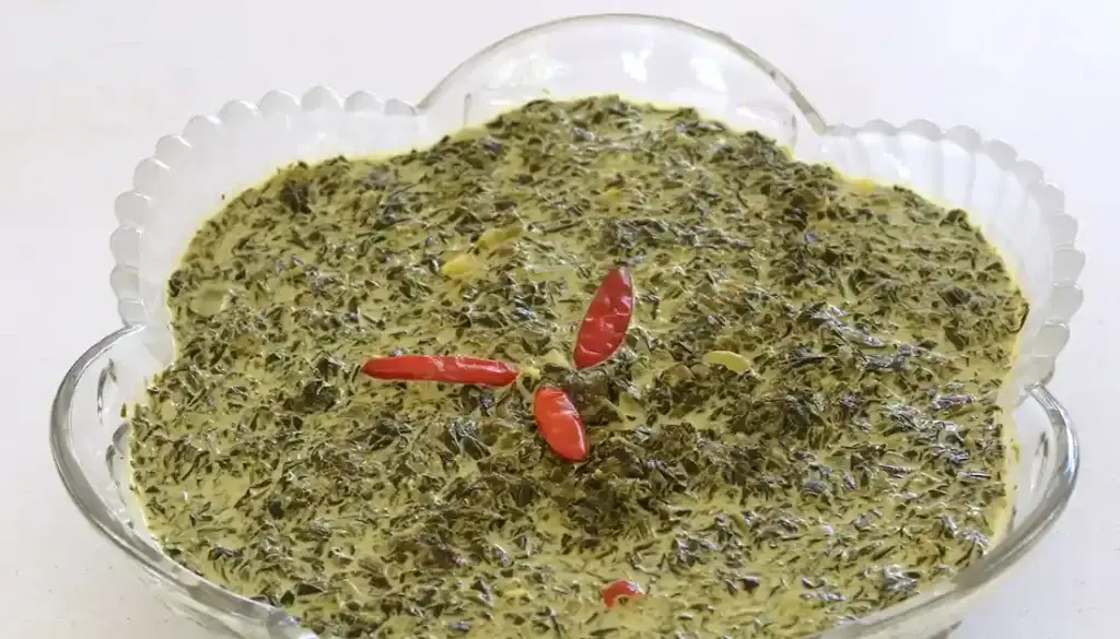 Gollai Hågon Suni: Taro Leaves in Coconut Cream