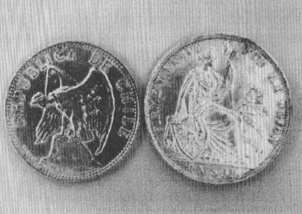 Spanish-American coins used during the same period of the Chilean one peso and Peruvian one sol.