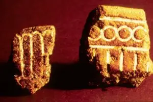 Lime-impressed pottery found on Guam has been dated from about 3500 Before Present to 1200 Before Present and is relatively rare compared to the huge number of pre-latte shards collected.