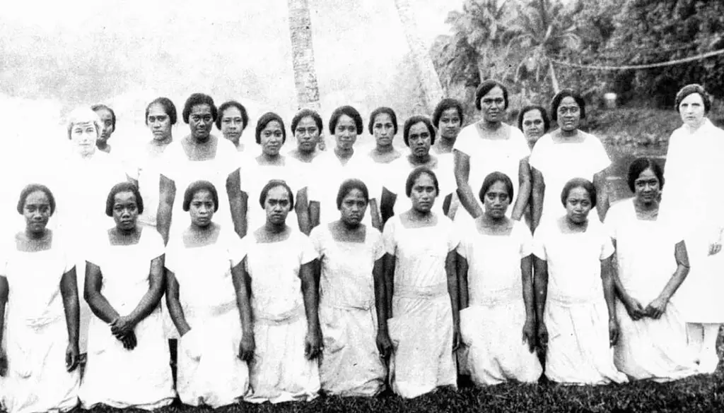 CHamoru Nurses, 1910 - 1920. Photo from the Smithsonian Institution courtesy of Anne Hattori.
