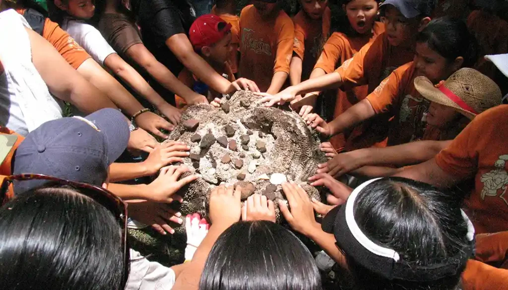 Hurao students and latte. Photo by Kerri Ann Borja.