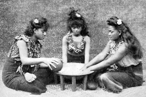 Samoan girls making ava, 1909. Source: My trip to Samoa, by Bartlett Tripp, 1911.