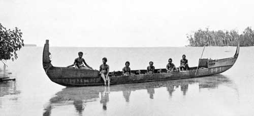 Native canoe, Marau Sound, Solomon Islands, 1908. Photo by George Brown, D.D. courtesy of Wikimedia Commons.