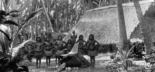 Arenibek, Nauru 1896. Photo by Augustin Krämer and uploaded to Wikimedia Commons by Rémih.