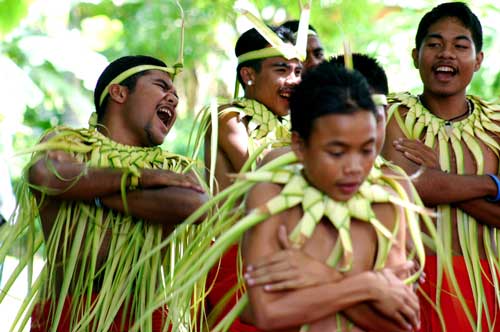 Carolinian (Refaluwasch) performance. Photo by Jacquline Hernandez.