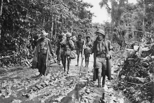 Porters on Muddy Track, Buna