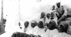 Chamorro Pattera, 1902. They were dirty old women who were similar to Charles Dicken's Sarah Gamp meaning fat old midwife, portrayed as drunk, cruel, and ignorant.